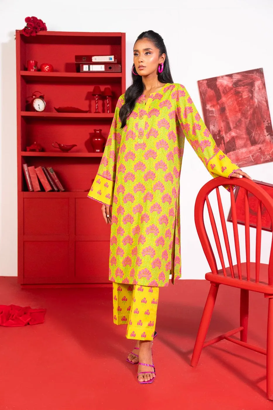 2 Pc Printed Lawn Shirt With Cambric Trouser