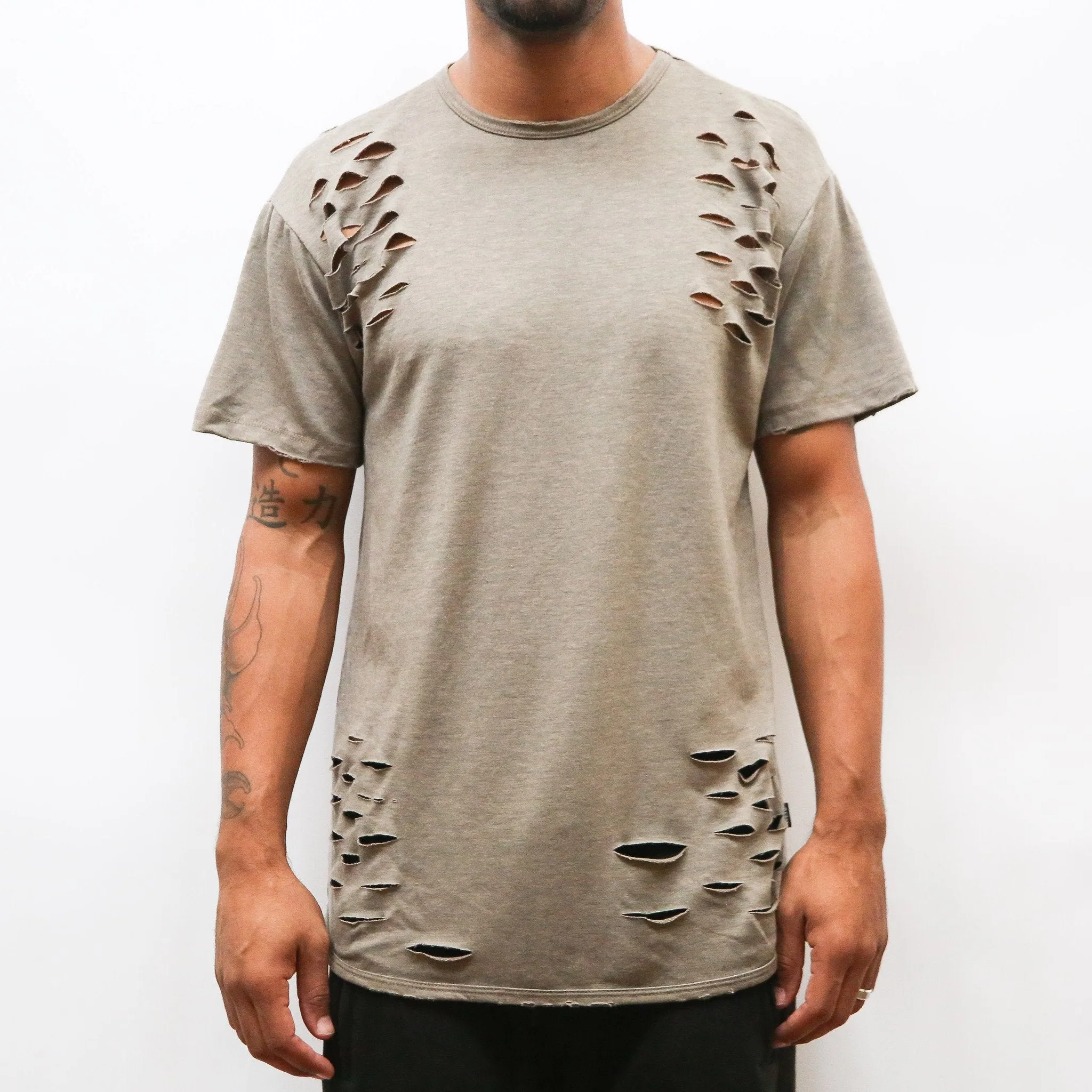 DISTRESSED SCALLOP TEE- OLIVE