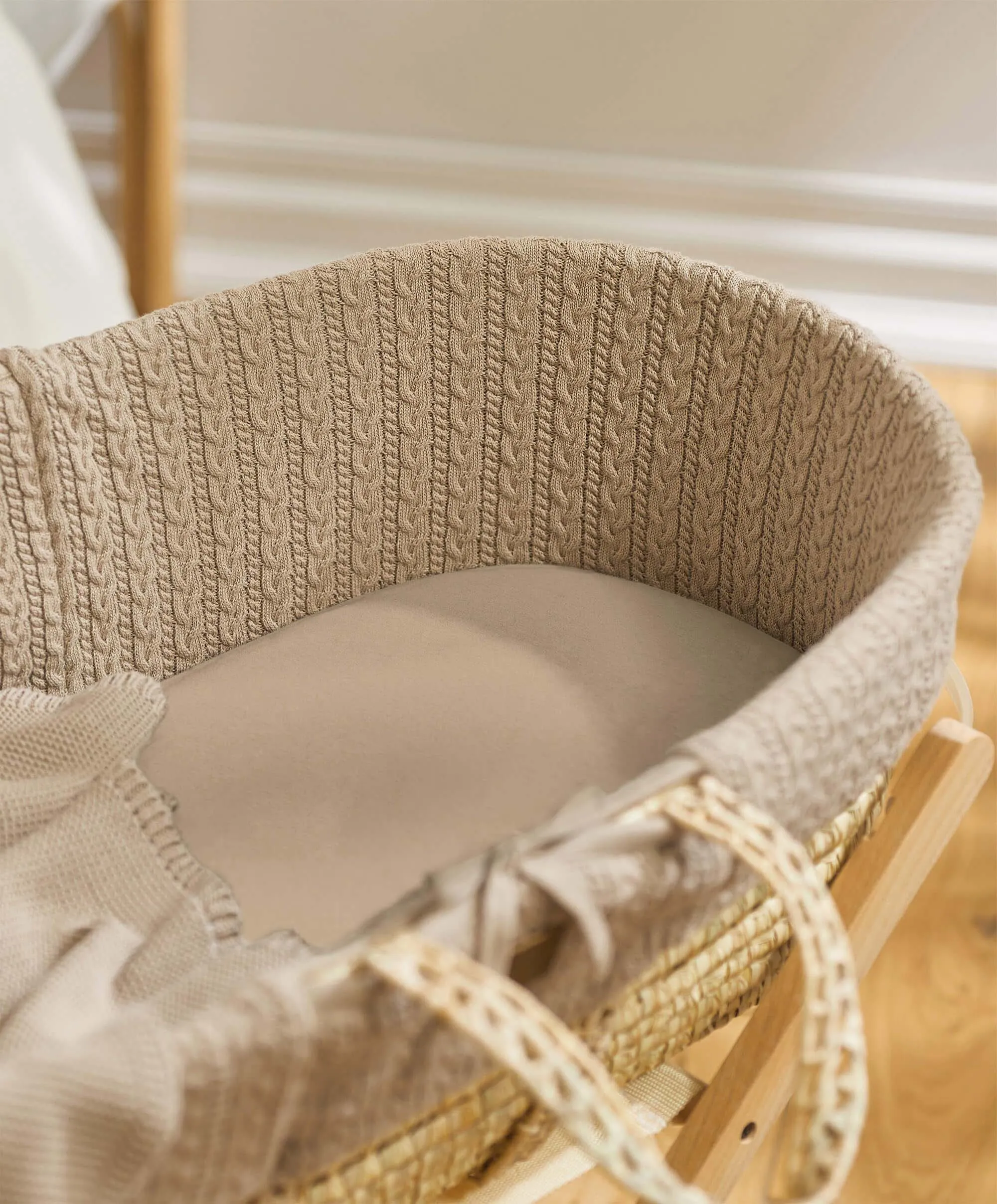 Little Green Sheep Organic Knitted Moses Basket & Mattress - Truffle