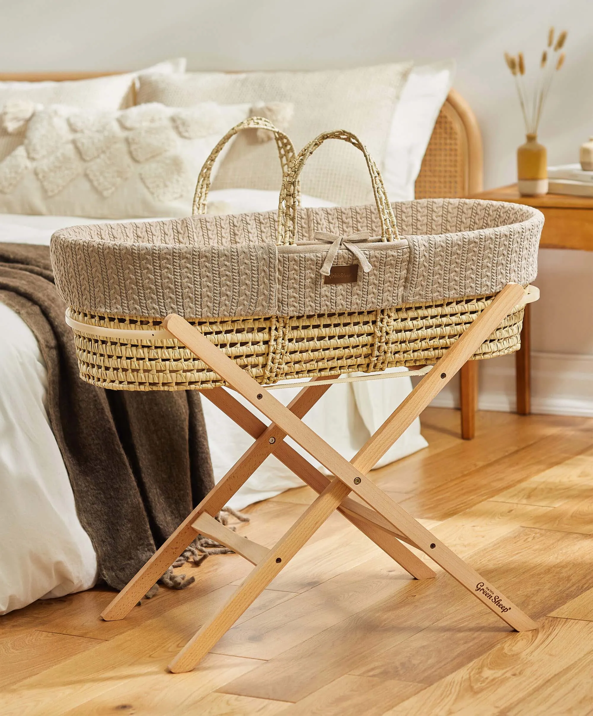 Little Green Sheep Organic Knitted Moses Basket & Mattress - Truffle